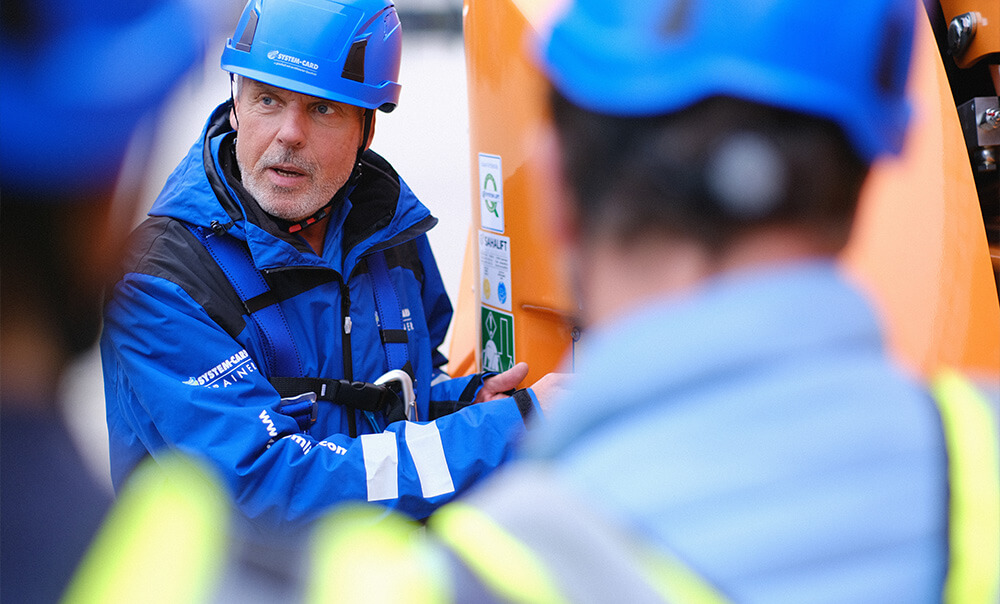 Ein SYSTEM-CARD Trainer während eine Kran Schulung